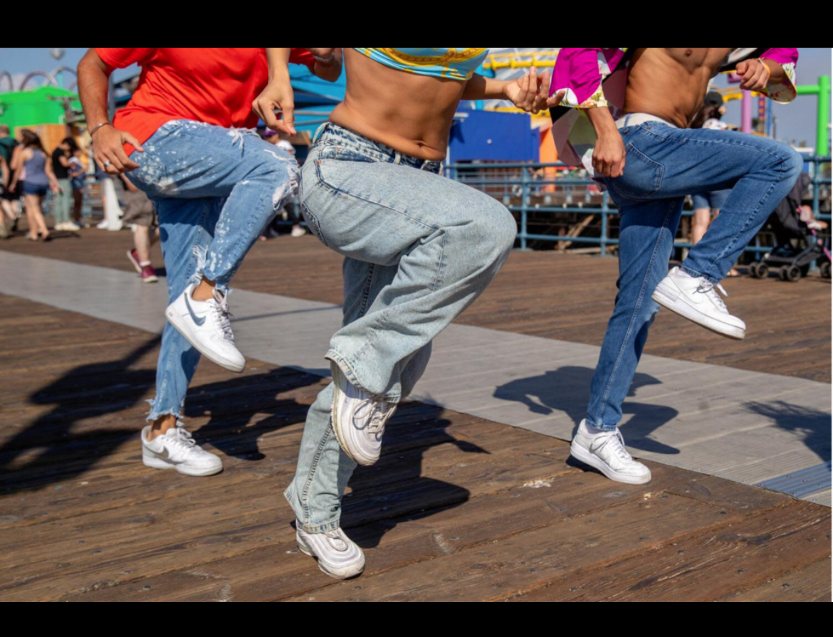 3 dancers doing the “Running man” dance